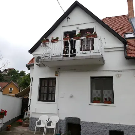 Valentin Haz 3* Szentendre